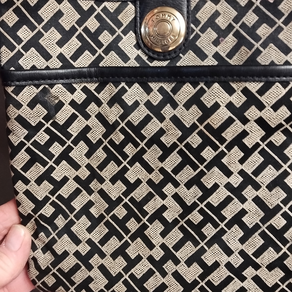 TOMMY HILFIGER Womens  Monogram Logo Crossbody Bag Purse Black gold Lock